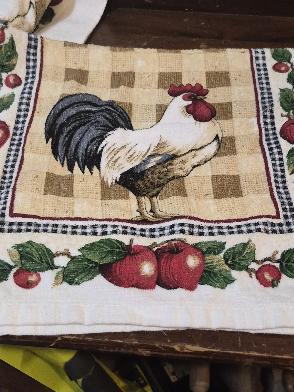 Vintage Homco Rooster & Hen Figurines 1446 & Franco Apple Dish Towels 4pc Lot
